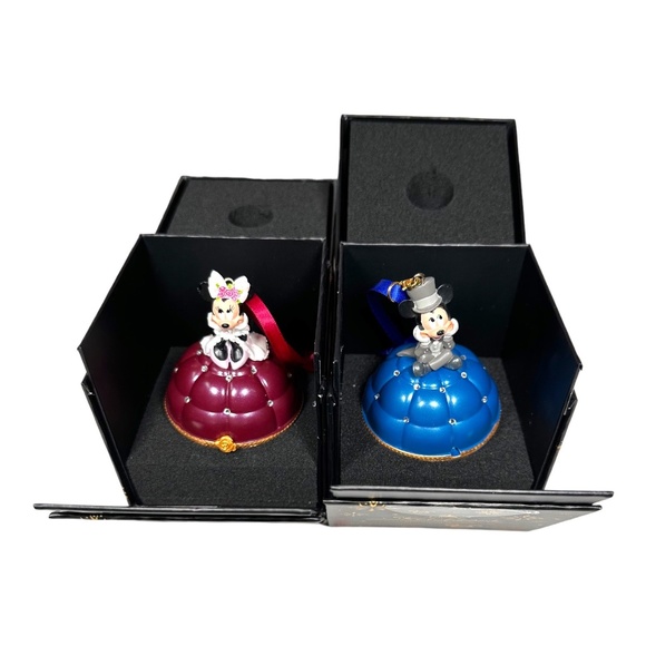 2022 Disney Parks Sketchbook Set of 2 Engagement Ring Holder Ornament - Picture 1 of 3